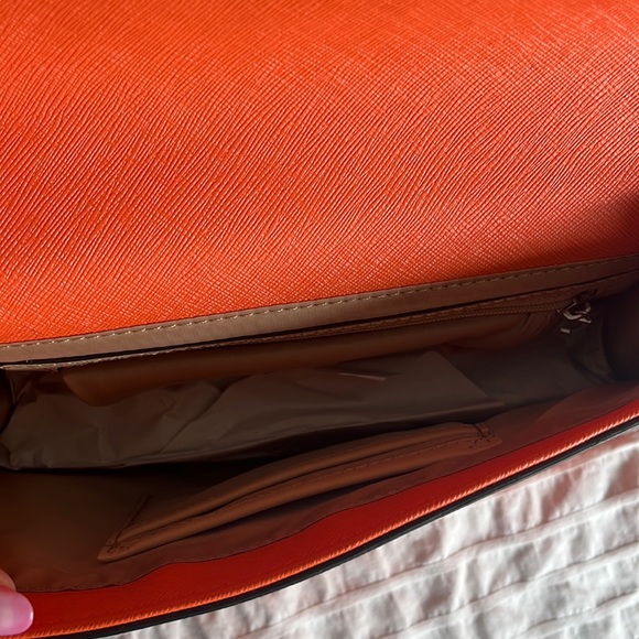 Tangerine rosette guess purse, tags on, never worn - Picture 4 of 4